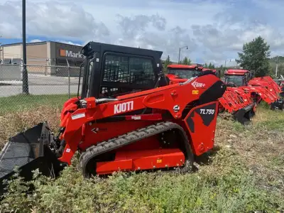 2025 BRAND NEW KIOTI SKID STEER TL750 FLOW + CAB MODEL IN STOCK TRACK SKID STEER FROM KIOTI. Engine:...