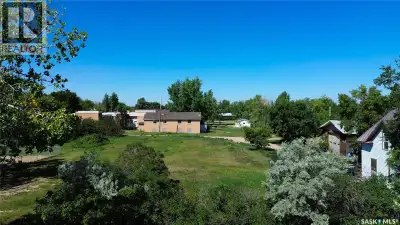 What a great opportunity in the thriving community of Central Butte! Choose to build either a reside...