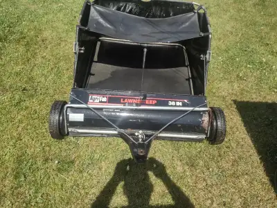 Ramasse herbe et feuille AGRIFAB 38''pour tirer avec tracteur, View more