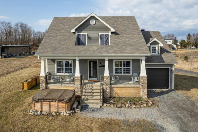 Élégante maison avec accès privilégié au Lac Champlain dans Maisons à vendre  à Longueuil/Rive Sud - Image 2