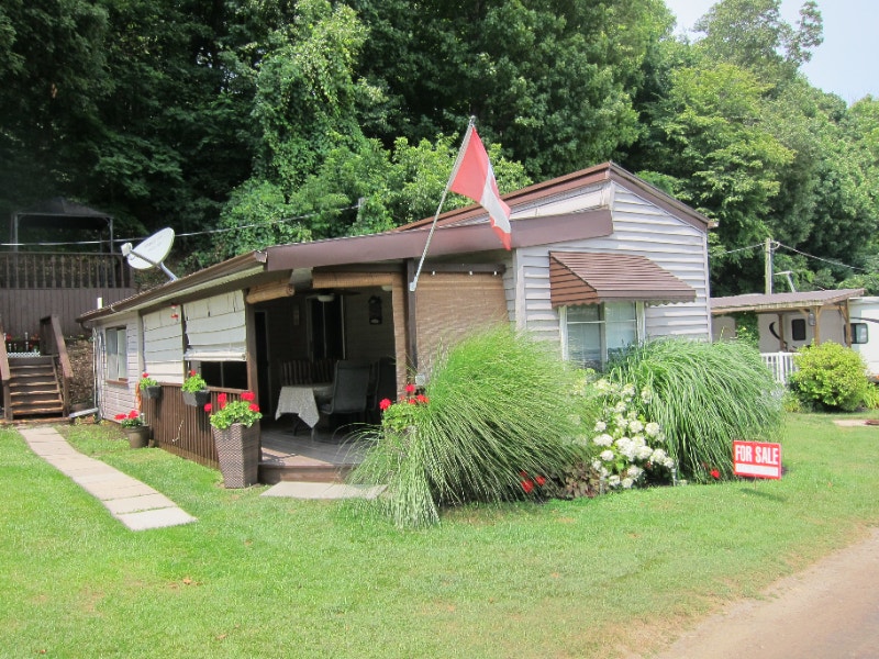 2 bedroom 2 bath Park model on the Inner Bay of Lake Erie Park Models