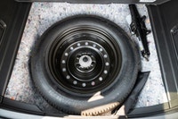 MP3 Capability,Privacy Glass,Tires - Front All-Season,LED Headlights,Integrated Turn Signal Mirrors,... (image 8)