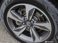 * LED daytime running lights * Power sliding side doors * Fog light controls * 10-way power-adjustab... (image 8)