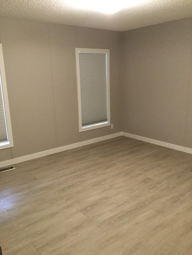 2 Bed/1 Bath Mobile Home in Long Term Rentals in Penticton - Image 5
