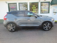 Fresh trade! This XC40 has a clean Carfax, two sets of keys, two sets of Volvo wheels/winter tires a... (image 5)