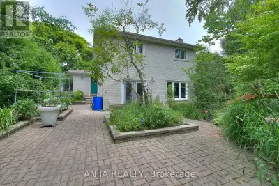 BACK YARD 1B ABOVE GROUND - 6 BELLBURY CRESCENT Toronto (Don Val