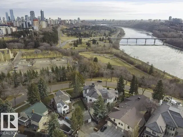 11 WELLINGTON CR NW Edmonton, Alberta in Houses for Sale in Edmonton - Image 9