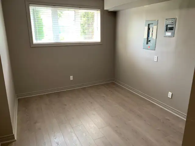 2 Bedroom Lower Unit All Inclusive w/ AC, laundry,1 parking spot in Long Term Rentals in Windsor Region - Image 6