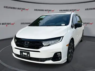 // ACCIDENT FREE!! // Built for busy families and long highway drives, this used 2025 Honda Odyssey...