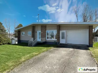 Bungalow à aire ouverte avec 4 chambres, 2 salles de bains, sous-sol fini. Poêle à bois, échangeur d...
