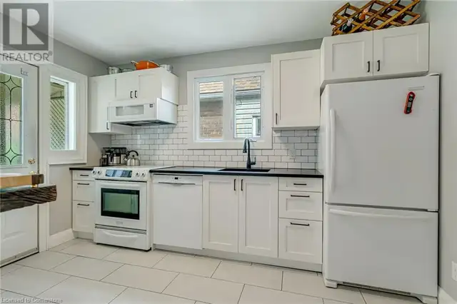 52 DELAWARE Avenue Hamilton, Ontario in Houses for Sale in Hamilton - Image 14