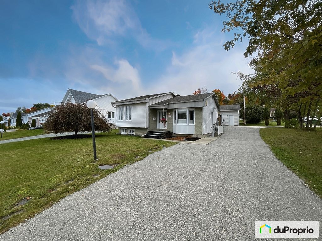 $550,000 - Bi-Level for sale in Sherbrooke (Mont-Bellevue) — photo 1