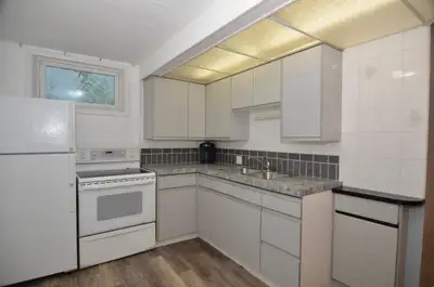 Spacious 3 bedroom basement suite in Queen Elizabeth area