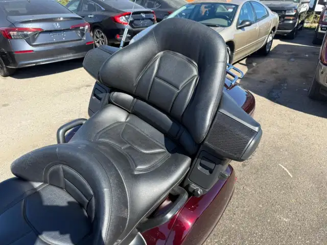 2007 Honda Gold Wing LOW KMS, MINT CONDITION, 1 OWNER, NO ACCIDE in Sport Touring in London - Image 12