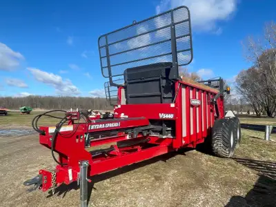 2026 HAGEDORN 5440 MANURE SPREADER STOCK #A117888 550 BUSHELS (HEAPED) 19.4 CU M (684 CU FEET) HEAPE...