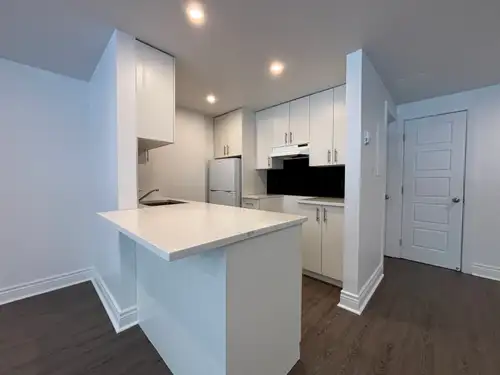 Appartement 2 ½ rénové à louer – Anjou | Métro Radisson | Disponible le 1er août 5975 Avenue de l'Au...