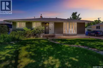 Great location! Just steps from schools and within close proximity to the University of Regina, this...