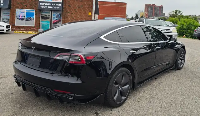 This Sedan/Saloon powered by a Electric engine.SPECIFICATIONS:557928323210301446