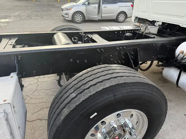 2009 Mack GU813 Granite Cab and Chassis with SPIF Axle, Allison  in Heavy Trucks in Oakville / Halton Region - Image 21