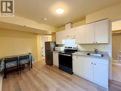 Located in a quiet cul-de-sac, steps to the green belt and walking paths, this a dream location for...