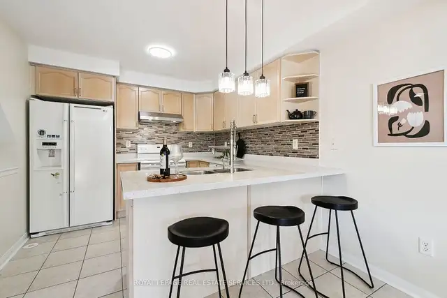 Oakville's most friendly and peaceful communities in Houses for Sale in Oakville / Halton Region - Image 7