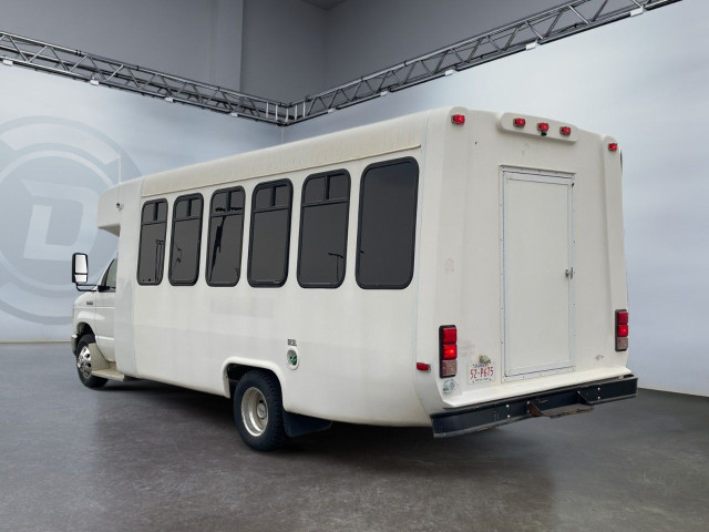 2009 Ford Econoline Commercial Cutaway in Cars & Trucks in Lethbridge - Image 3