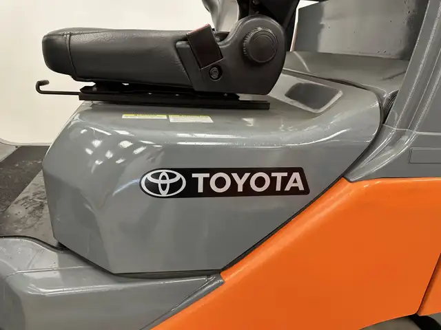 2008 Toyota indoor Forklift Lift Truck 5000lbs Capacity in Heavy Equipment in Hamilton - Image 4