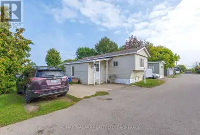 Welcome home! Renovated , corner lot in desirable Golden Horseshoe Estates community in Beamsville....