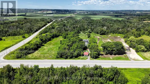 2884 COUNTY RD 89 Innisfil, Ontario in Houses for Sale in Barrie - Image 2
