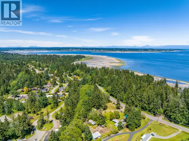 4399 Island Hwy S Courtenay, British Columbia in Houses for Sale in Comox / Courtenay / Cumberland - Image 40