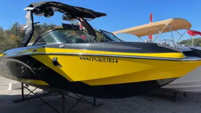 MLM - Muskoka Region The 2015 Centurion FS233 is designed for serious wake and surf enthusiasts, del...