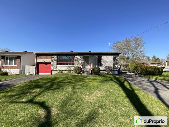 44e Avenue — photo 1
