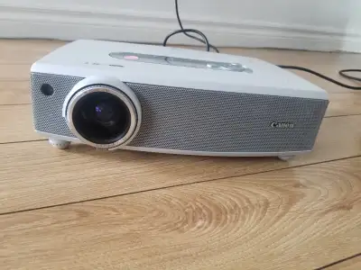 Canon LV-5220 LCD Projector Repair Parts Powers ON Mint $145, View more