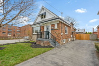Well-maintained 1.5-storey home!