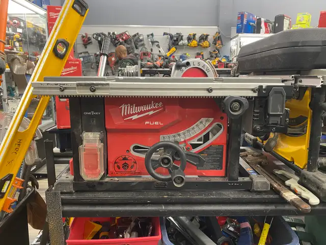 Milwaukee 2736 Table Saw in Power Tools in City of Toronto - Image 4