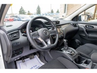 ENJOYABLE, ECONOMICAL DRIVE Smart, stylish, and efficient, the 2018 Nissan Qashqai is designed to fi... (image 9)