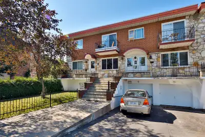 2 1/2 situé dans un immeuble de six logements sur la rue Truteau, en face d'un parc et à cinq minute...