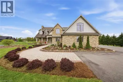 Welcome to 4760 Nassagaweya-Puslinch Townline, an exceptional country estate nestled in the peaceful...