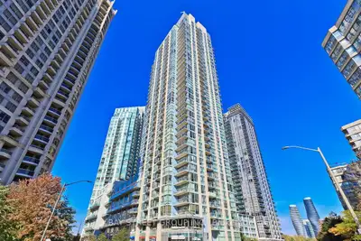 Price: $496,000 / $1,882/mo Immaculate One Plus Den Condo in the city centre of Mississauga! Unit Fe...