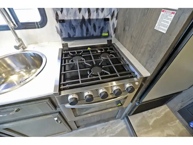 2022 Gulf Stream Conquest 6237 LE 2022 Classe C 24 pieds in RVs & Motorhomes in Laval / North Shore - Image 11