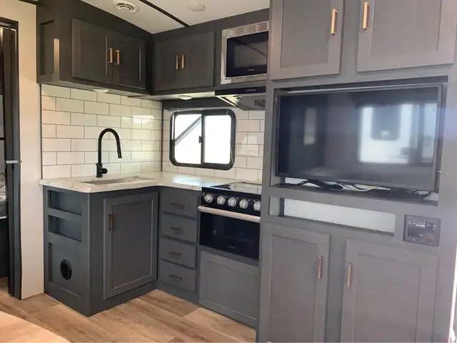 2022 KEYSTONE BULLETT 250BHS BUNKS WITH SLIDE OUT in Travel Trailers & Campers in Grand Bend - Image 6
