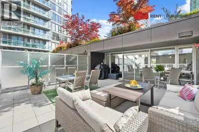 This furnished two bedroom townhouse in Downtown Vancouver boasts an exquisite interior and unrivall...