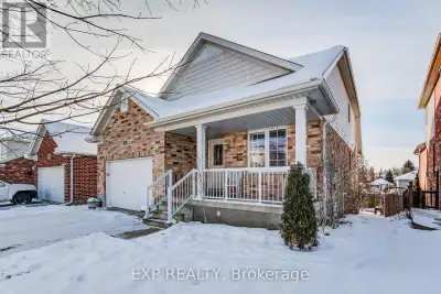 Welcome to 36 Washburn Drive, a well built Finoro Homes bungaloft offering exceptional flexibility a...