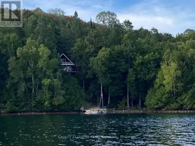 Welcome to this lovely 4-season chalet on spectacular Miskwabi Lake! Large lot with 190 feet of wate...