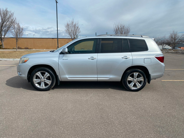 2008 TOYOTA HIGHLANDER SPORT SUV AWD LOW KM LEATHER in Cars & Trucks in Calgary - Image 2