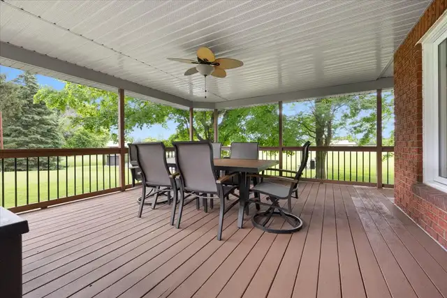 Turnkey horse farm 10 mins from Russell, 30 mins from Ottawa!