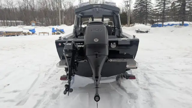 2026 Kingfisher Boats Escape 2225 Hard Top Black Suzuki DF250TXS in Powerboats & Motorboats in Barrie - Image 8