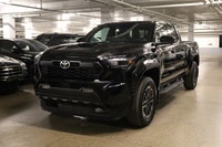 This Toyota Tacoma has a powerful Intercooled Turbo Regular Unleaded I-4 2.4 L/146 engine powering t... (image 3)