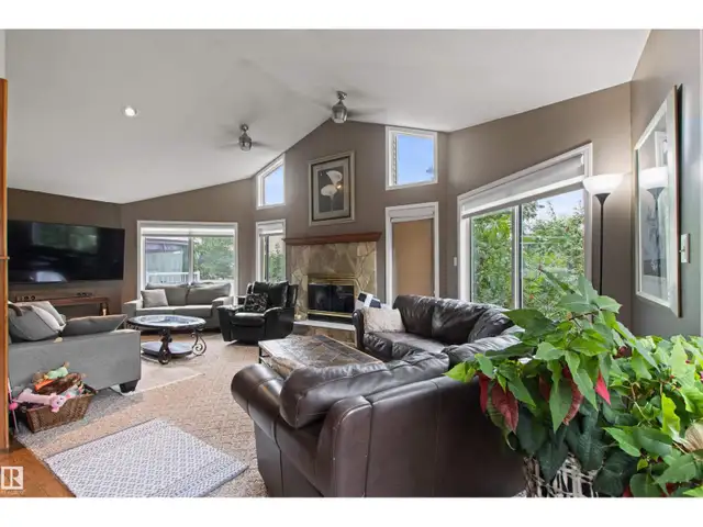 11139 157 AV NW Edmonton, Alberta in Houses for Sale in St. Albert - Image 15