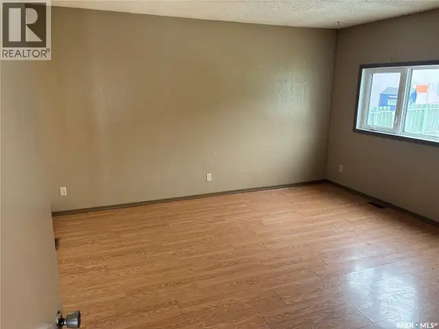 515 King STREET Weyburn, Saskatchewan in Houses for Sale in Regina - Image 3